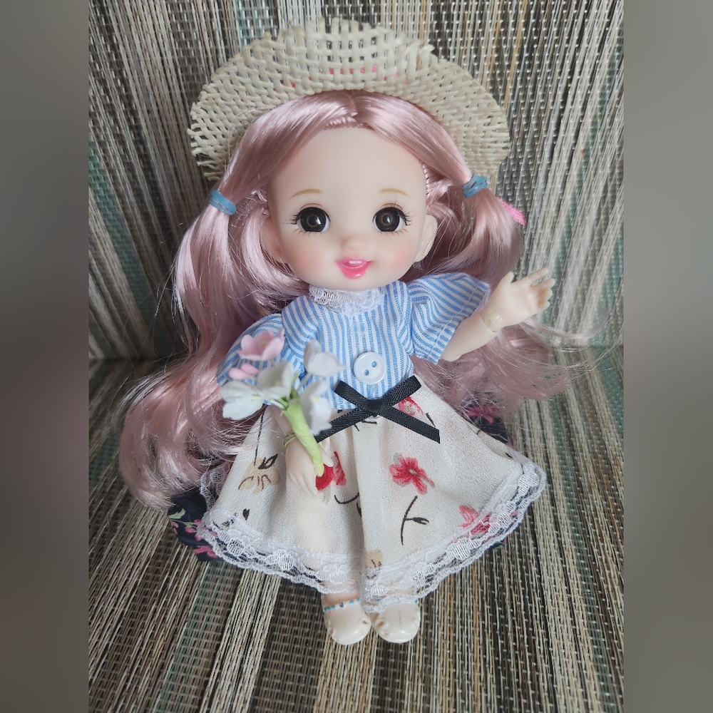Sweet little posable bjd doll obitsu11 🌸